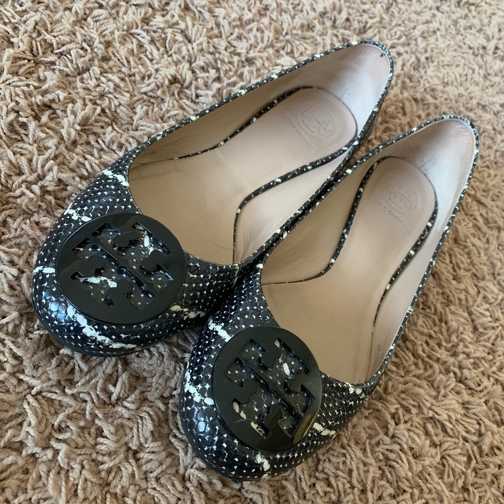 Tory Burch Embossed Black& Cream Snake 8.5